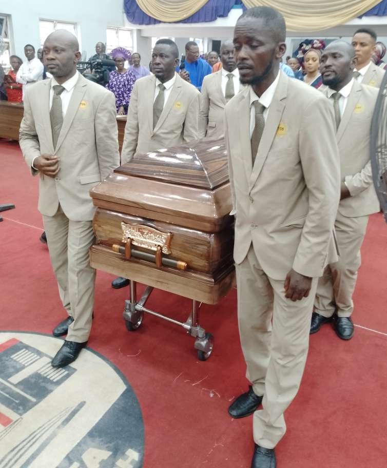 Funmi Aragbaiye, Bola Are, Bayo Owoseni, Others Pay Last Respect as Toun Soetan Is Laid to Rest in Ibadan