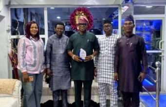 Oyo Philanthropist, Amb. Adeshina Kadri Urges Swift Rescue of Abducted Teachers, Pupil, Recieves Prestigeous Humanitarian Award
