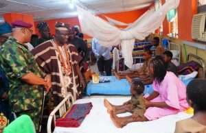 Alaafin Visits Rescued Victims In Ibadan, Donates Cash