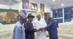 Oodua News Honours BarryFest Forum with Global Excellence Award for Preserving Sikiru Ayinde Barrister’s Legacy