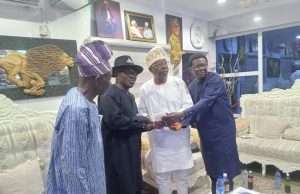 Oodua News Honours BarryFest Forum with Global Excellence Award for Preserving Sikiru Ayinde Barrister’s Legacy
